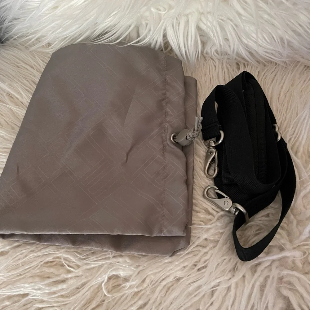 Briefcase - Picture 5 of 12